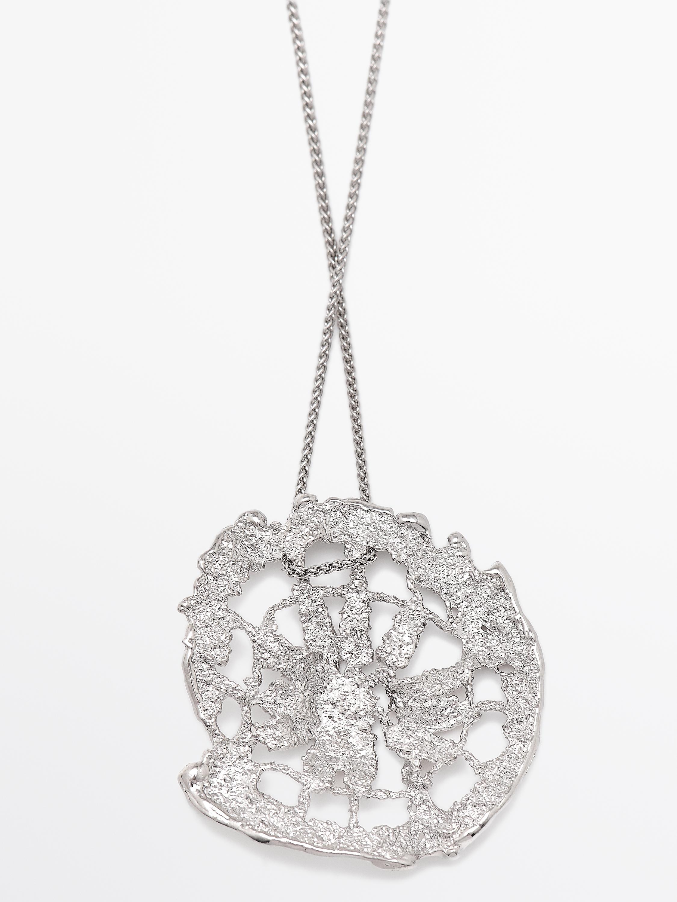 Collier pendentif pièce dentelle